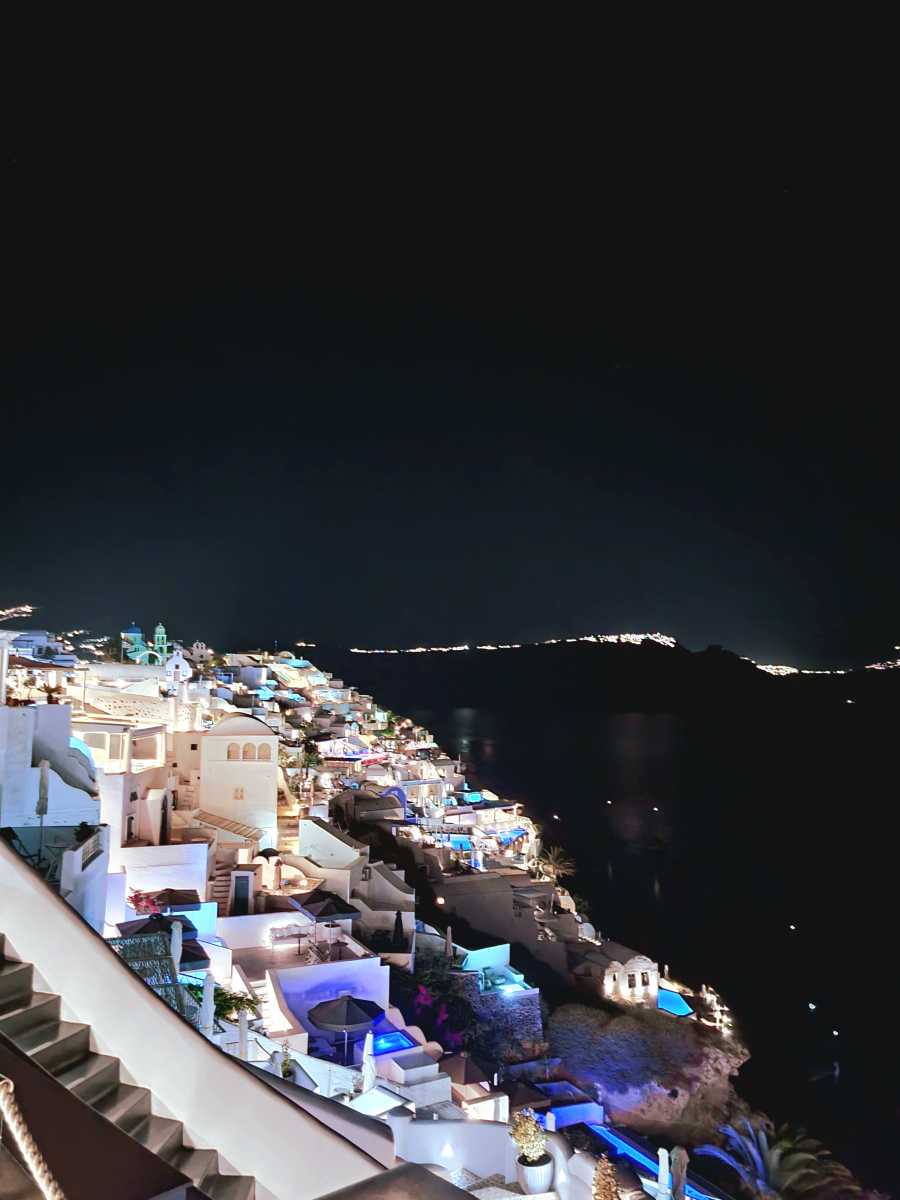 oia at night