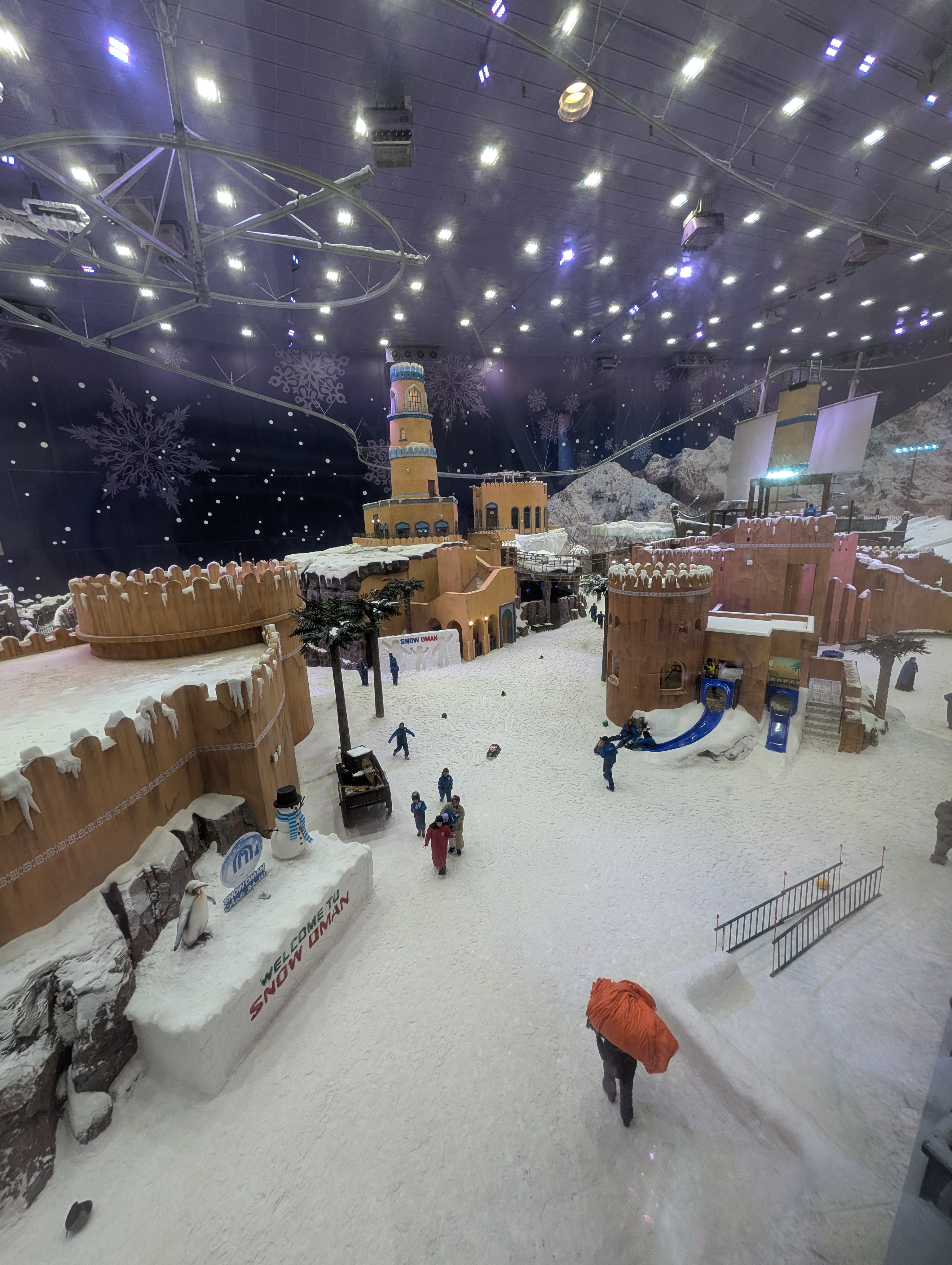 Indoor snow attractions in Mall of Oman